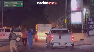 Un reporte ciudadano alertó de la camioneta que tenía 11 personas sin vida; estaba en el Parador del Marqués