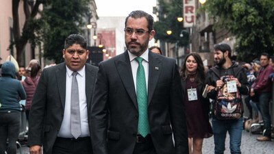 El jefe de la policía capitalina renuncia en medio de la crisis de inseguridad.
