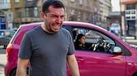 Señor niega subirse a un Uber porque el automóvil era rosa y se vuelve viral