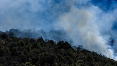 El fuego sigue consumiendo varias localidades del Edomex