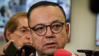 El senador independiente también llamó "plagiaria" a Yasmín Esquivel Mosa y "fraudulento" a Arturo Zaldívar