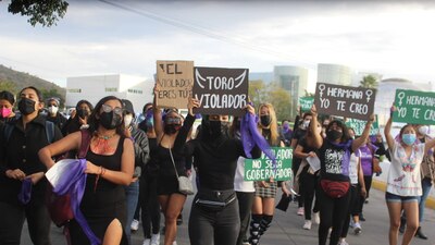 Las mujeres protestaron en la Fiscalía General de Guerrero contra Félix Salgado