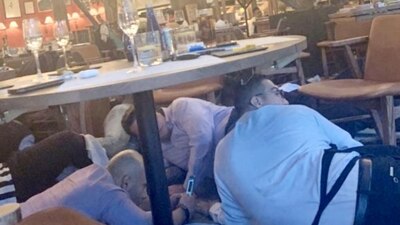 Un grupo de personas que se encontraba en la plaza ARTZ Pedregal cuando se registró una balacera