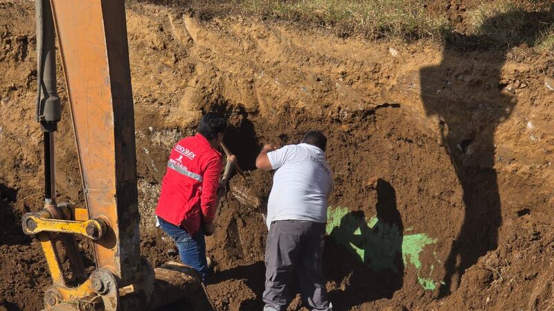 Tras protestas, arreglan fuga de agua en Naucalpan y prometen restablecer servicio