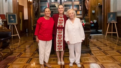Sheinbaum visita a Elena Poniatowska.