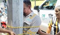 Vecinos de Yucatán amarran a trabajador de CFE, tras apagón de más de 12 horas