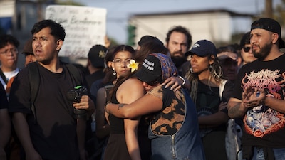 Berenice y Miguel, ambos fotógrafos de conciertos, murieron tras colapsar una estructura que se encontraba en una grúa (Foto ANDREA MURCIA /CUARTOSCURO)
