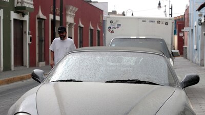 La pluma de ceniza del volcán Popocatépetl está dirigida hacia el Este