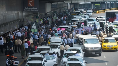 Taxistas 'Nueva Imagen' anuncian bloqueos de acceso al Aeropuerto Internacional