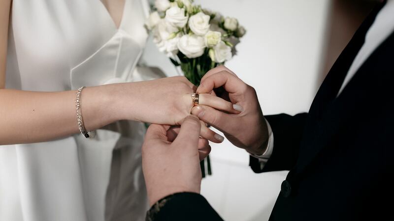 Legisladores iraquíes aprueban ley que legalizaría el matrimonio con menores desde los 9 años