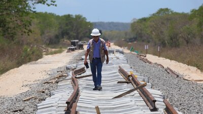 AMLO aseguró que las obras del Tren Maya no se detendrán ni con amparos