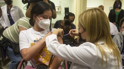 La campaña de vacunación COVID se extendió a menores de edad