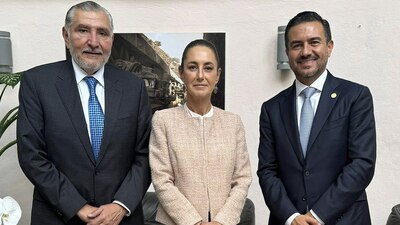 El legislador se tomó una fotografía con los líderes morenistas