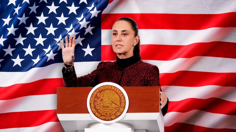 A Claudia le escriben la historia en EU