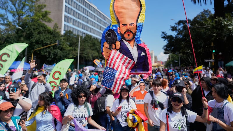 Protestan en Colombia contra su presidente, el conservador Abelardo de la Espriella