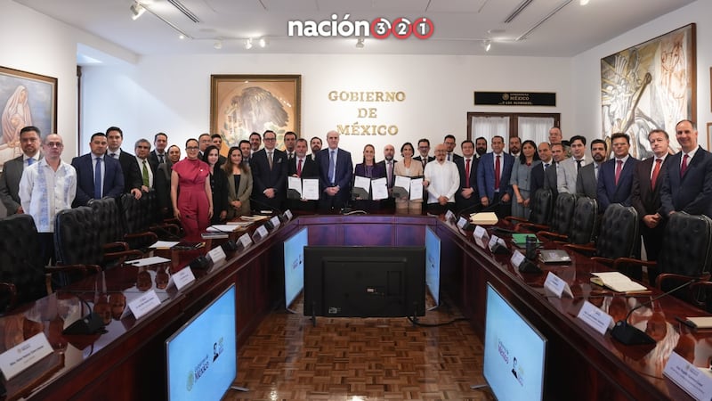 Sheinbaum renueva acuerdo con gasolineros; Magna se mantiene en menos de 24 pesos el litro