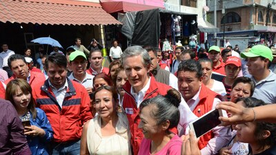 Nuevamente, el candidato priista fue bien recibido por mujeres mexiquenses
