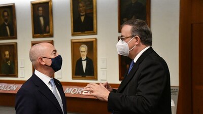 Ambos funcionarios hablaron sobre cómo reactivar la economía de la región