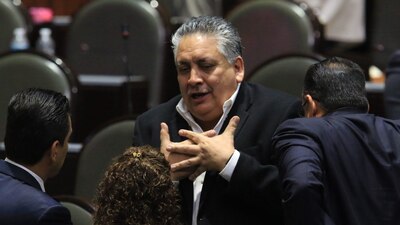 El integrante del PRD se metió a la discusión sobre la negativa del presidente a recibir a Silvano Aureoles