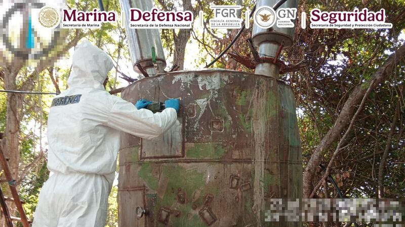 Desmantelan 2 laboratorios de metanfetamina en Culiacán; aseguran casi 5 toneladas de droga