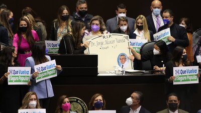 Los panistas también reclamaron que haya cifras de COVID maquilladas para lograr un "semáforo verde a modo"