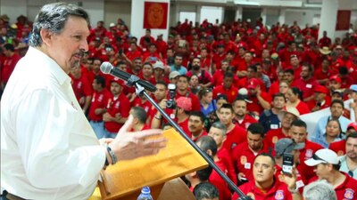 El senador de Morena y líder minero, Napoleón Gómez Urrutia