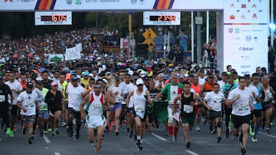 Durante un tramo de 42 kilómetros, miles de participantes demostraron su resistencia