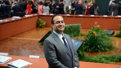 El gobernador con licencia de Veracruz, Javier Duarte, es buscado por la PGR