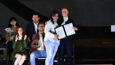 Este martes recibió el Decálogo para la Construcción de la Presidencia de y para las Juventudes