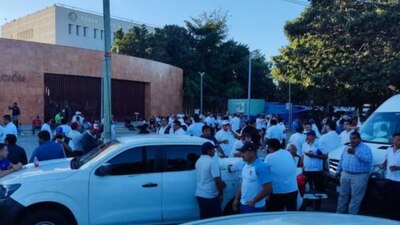 La protesta fue realizada este miércoles frente a Juzgados