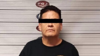 El arresto se dio luego de que el hombre fuera señalado por golpear a la maestra mientras ella daba clases virtuales.