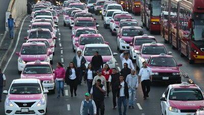 Taxistas salieron a la Ciudad de México para marchar y exigir la desaparición de apps como Uber