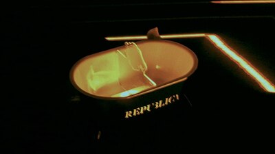 Pide a las personas hacer reservaciones y algunos datos personales