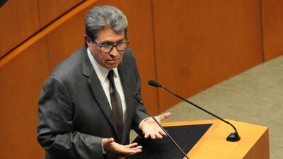 El senador aseguró que todavía está en proceso de decidir si abandonará Morena