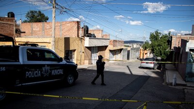 Se logró la detención de un civil armado y se aseguraron al menos cinco armas de fuego largas