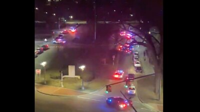 La policía de la escuela advirtió de un tirador activo, quien sigue prófugo