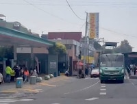 Sujetos balean a franeleros durante riña frente a la Basílica; SSC busca a los agresores