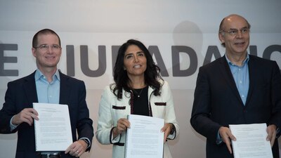 Ricardo Anaya, Alejandra Barrales y Alejandro Chanona durante un evento en contra del pase automático de fiscal general