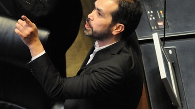 Acusó que el PRI y el PAN tengan un "súbito interés" por la educación en México