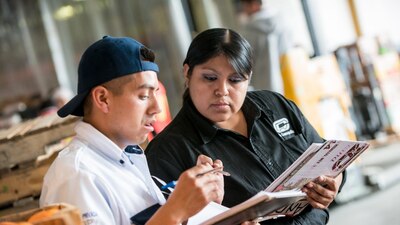 Corporativo Kosmos refuerza inocuidad alimentaria con "Sello Plato Limpio”