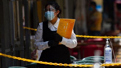 La tercera ola de casos sigue concentrándose en los grupos más jóvenes en la capital del país