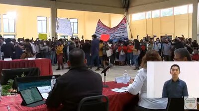 Un grupo de personas exige apoyos tras paso de Grace.