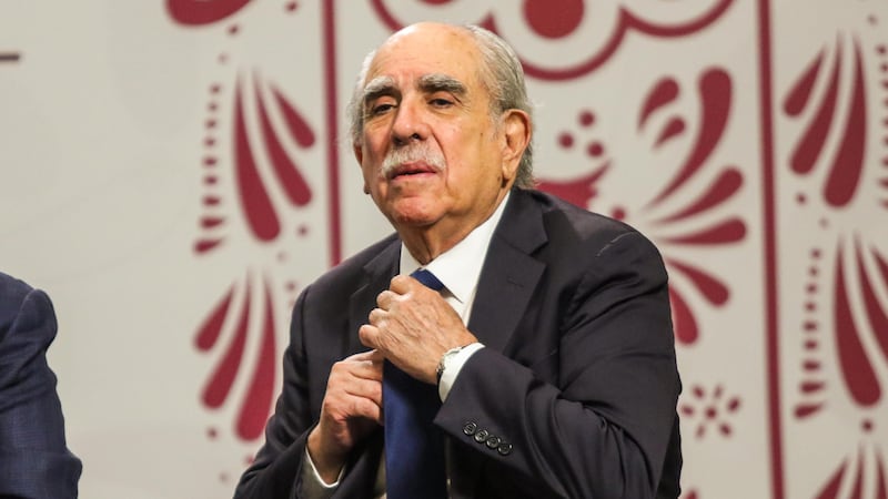 Pablo Gómez recibe propuestas del INE para la Reforma Electoral... pero marca distancia