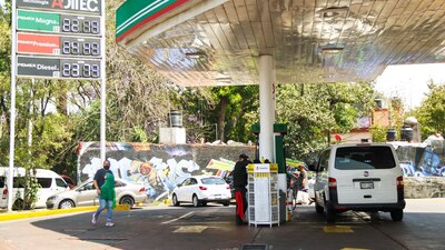 La SHCP, dijo que una causa era por los altos costos de combustibles en el mundo