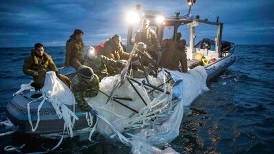 El objeto cayó en aguas gélidas y los funcionarios esperaban poder recuperar los escombros más rápido