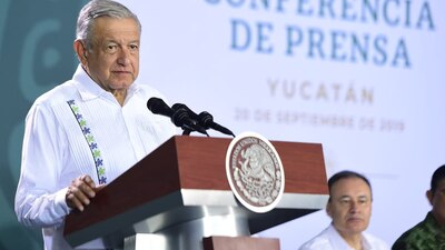 El presidente aseguró que la aprobación de estas leyes beneficiará a alumnos y maestros