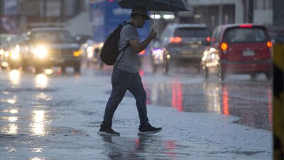 Las costas del Pacífico están ‘bajo el acecho’ de un huracán y un ciclón