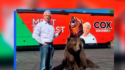 Cox ha recibido críticas por incluir a Tag, un oso de casi 500 kilos, en su campaña para gobernador de California