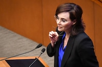 Lilly Téllez denuncia a dos senadoras de Morena; las acusa de agredirla con unas tijeras