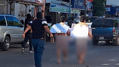 Los hicieron recorrer las calles de Guasave gritándole a la gente de esa comunidad